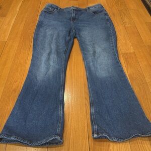 Old Navy women’s extra high -rise flare jeans size 14 .